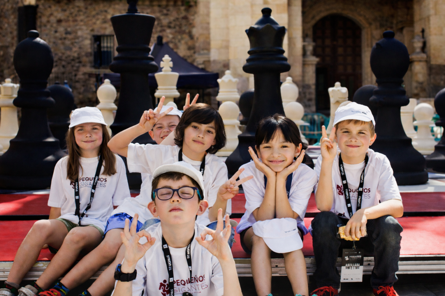 niños pequeños gigantes torneo