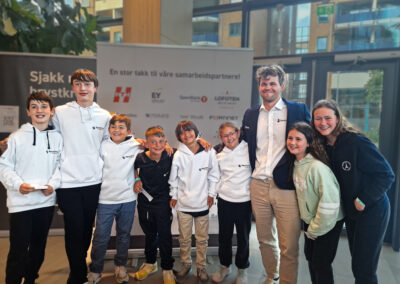 niños con Magnus Carlsen