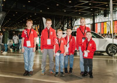 equipo internacional pequeños gigantes torneo de ajedrez